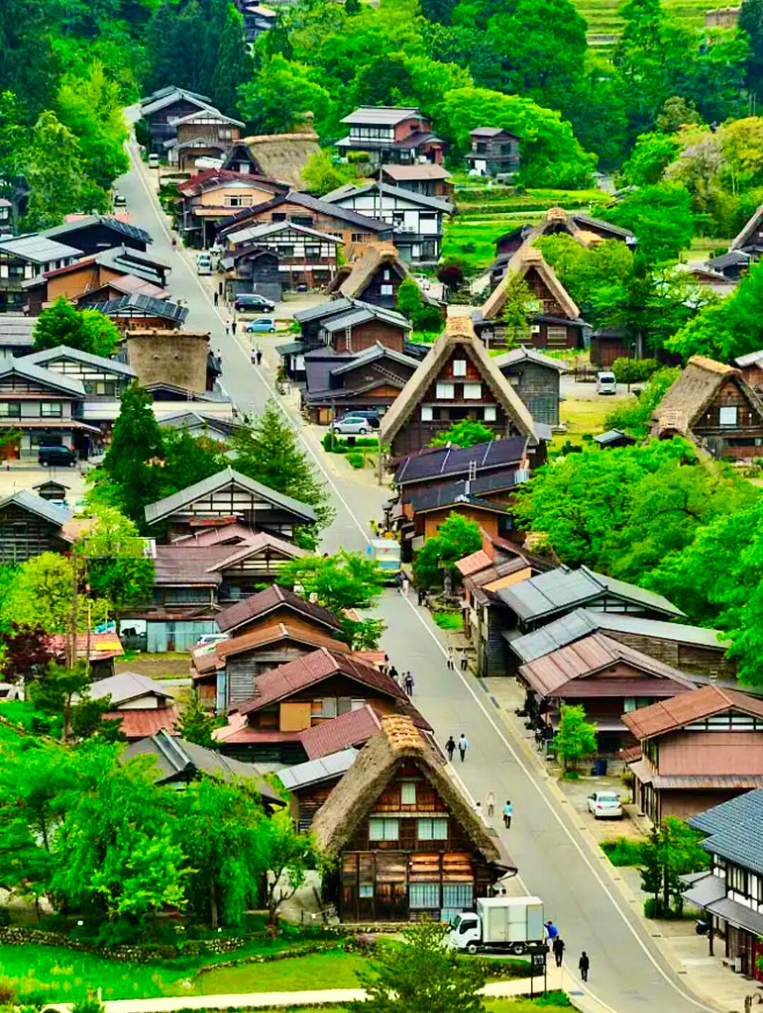 Shirakawa-go village streets and traditional gassho-zukuri farmhouses